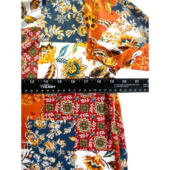 Above & Beyond Women’s M Patchwork Floral 3/4 Sleeve V-Neck Top Grommet Detail - Picture 7 of 11